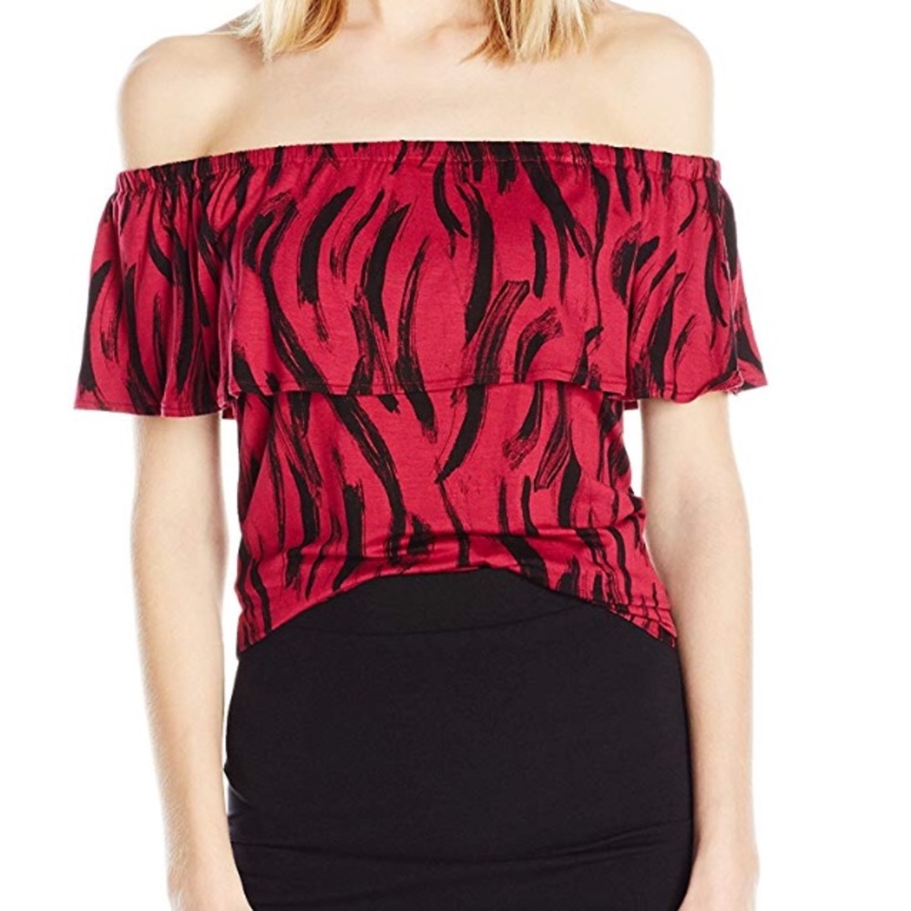 Kensi off shoulder ruffle top